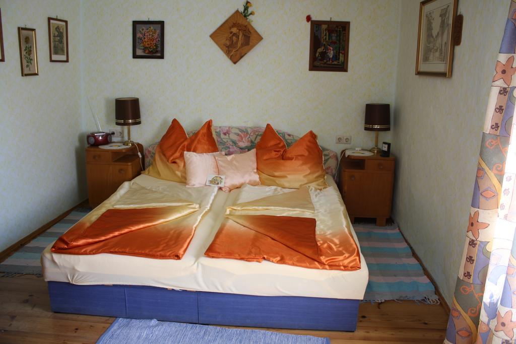 Weinbau-Gaestezimmer Martin Und Eva Maria Jamek Weissenkirchen in der Wachau Luaran gambar