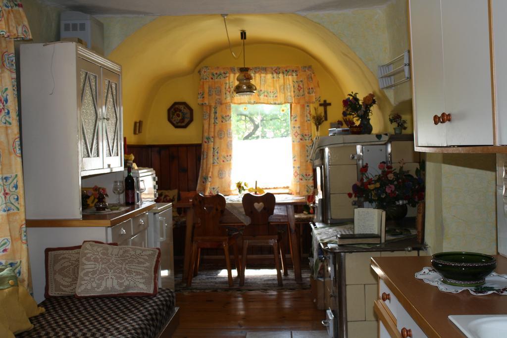 Weinbau-Gaestezimmer Martin Und Eva Maria Jamek Weissenkirchen in der Wachau Luaran gambar