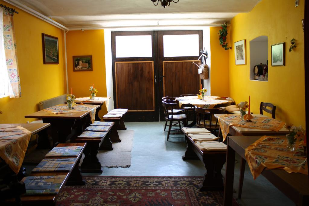 Weinbau-Gaestezimmer Martin Und Eva Maria Jamek Weissenkirchen in der Wachau Luaran gambar