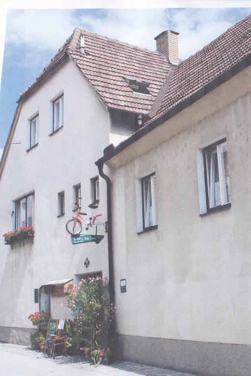 Weinbau-Gaestezimmer Martin Und Eva Maria Jamek Weissenkirchen in der Wachau Luaran gambar